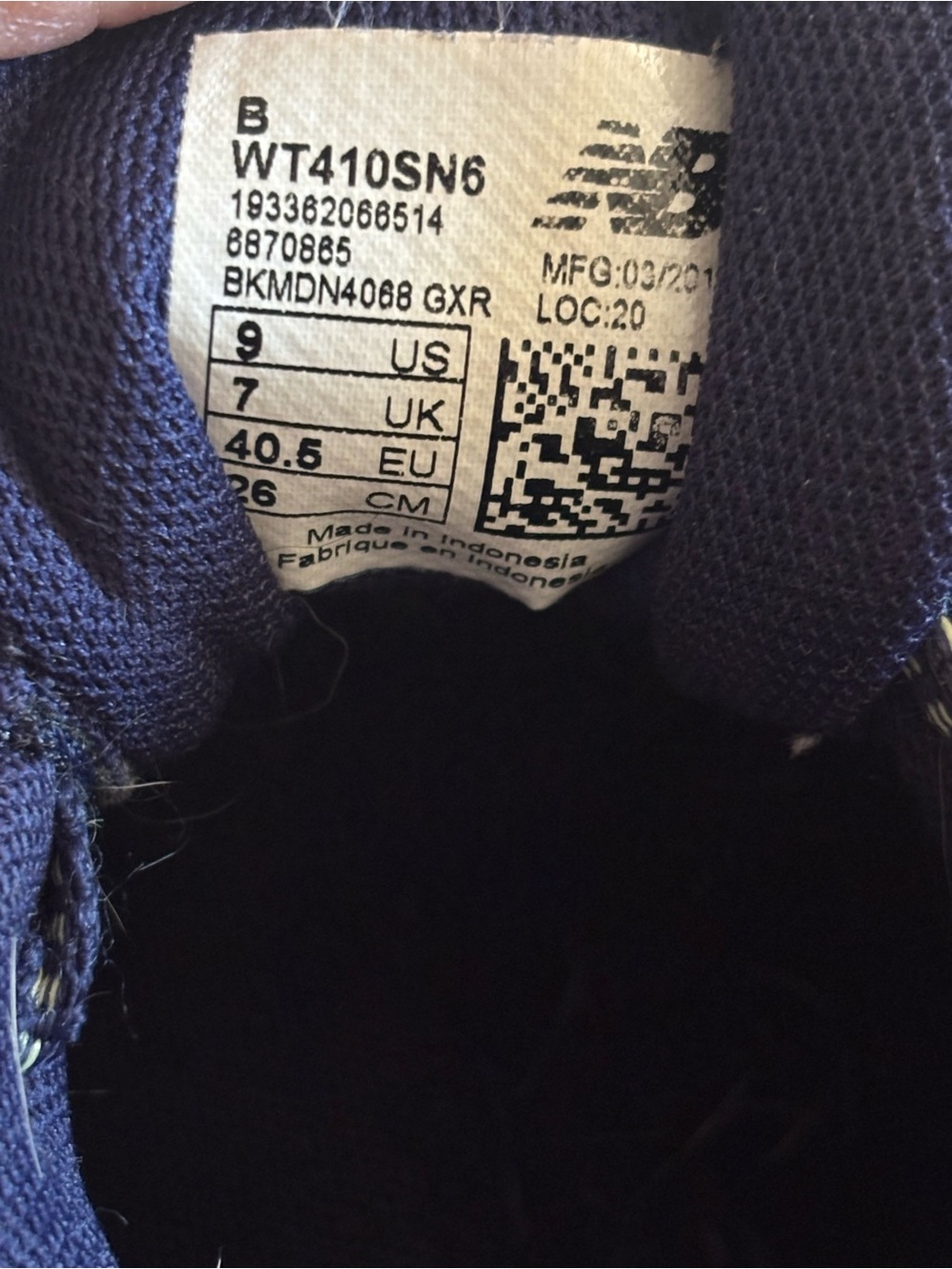 Pre-loved New Balance Navy Hiking Sneakers with Pink Accents size 9 - Picture 10 of 10